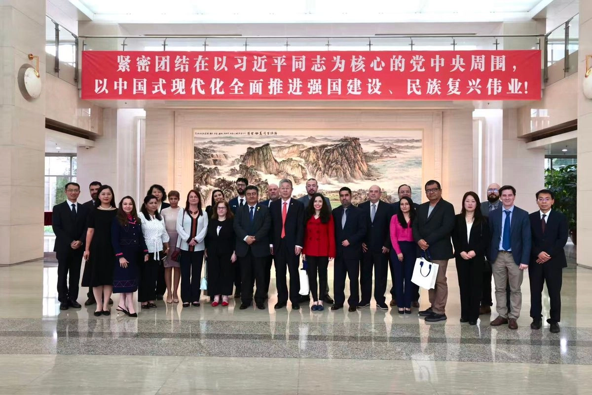 El viceministro del departamento internacional del comité central del Partido Comunista de China, Ma Hui sostuvo un encuentro con medios de Latinoamérica en el marco del Foro de Cooperación de Medios de la Franja y la Ruta 2025. Foto