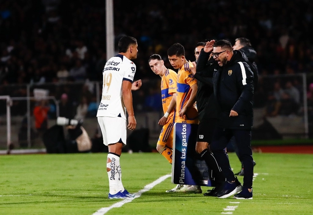 El delantero Gabriel ‘Toro’ Fernández deberá estar fino al ataque mañana en el ‘Volcán’, ya que los Pumas necesitan mínimo dos anotaciones para mantener vivo su deseo de avanzar a la final. Foto Víctor Camacho 