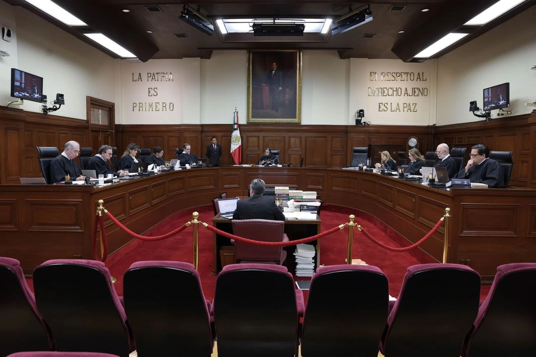 El 4 de julio de 2022, el juez federal Regis López otorgó el amparo a Salinas Pliego no sólo para excluirlo de la aplicación de la Ley de Instituciones de Crédito y Ley del Mercado de Valores, también determinó que la información que por ley deben entregar las instituciones financieras del país a la UIF no podrá ser utilizada nunca en ningún caso ni bajo motivo alguno, ni aún para la presentación de denuncias por la posible comisión de delitos. Foto 

