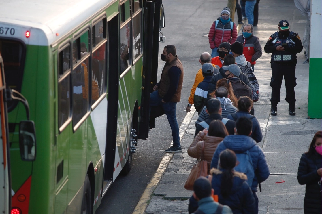 Hay tres medidas claves que se deben seguir para que haya seguridad al usar el transporte público. Foto Cristina Rodríguez / Archivo 
