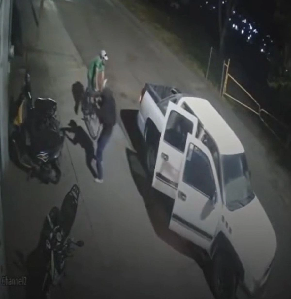 La noche del domingo, tres hombres con armas largas disparan contra un bar en el municipio de Uriangato.