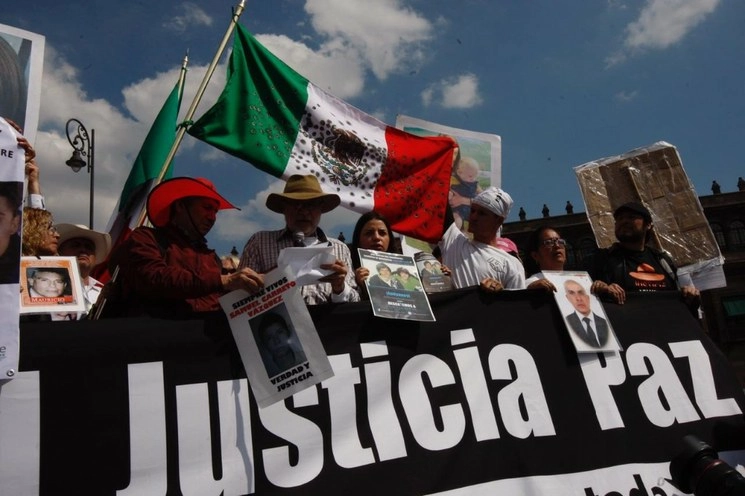 Javier Sicilia destacó en el Zócalo: “No tenemos nada que hablar con el gabinete de seguridad, redujeron el asunto nuestro a un asunto de balas más que a una política de balas en lugar de una política de Estado”. Foto Cristina Rodríguez