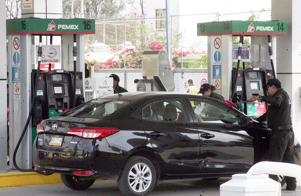 Al terminar el sexenio, Pemex estaría cerca de lograr la autosuficiencia en gasolinas y de diésel, aseguró el director de la empresa productiva. Foto Roberto García Rivas