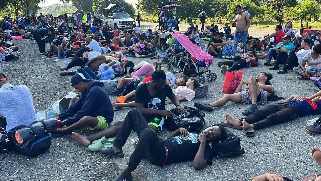 Caravana migrante conformada por unas 2 mil 500 personas en el municipio de Escuintla, Chiapas, tras recorrer 75 kilómetros desde Tapachula. Foto Édgar H. Clemente/ archivo