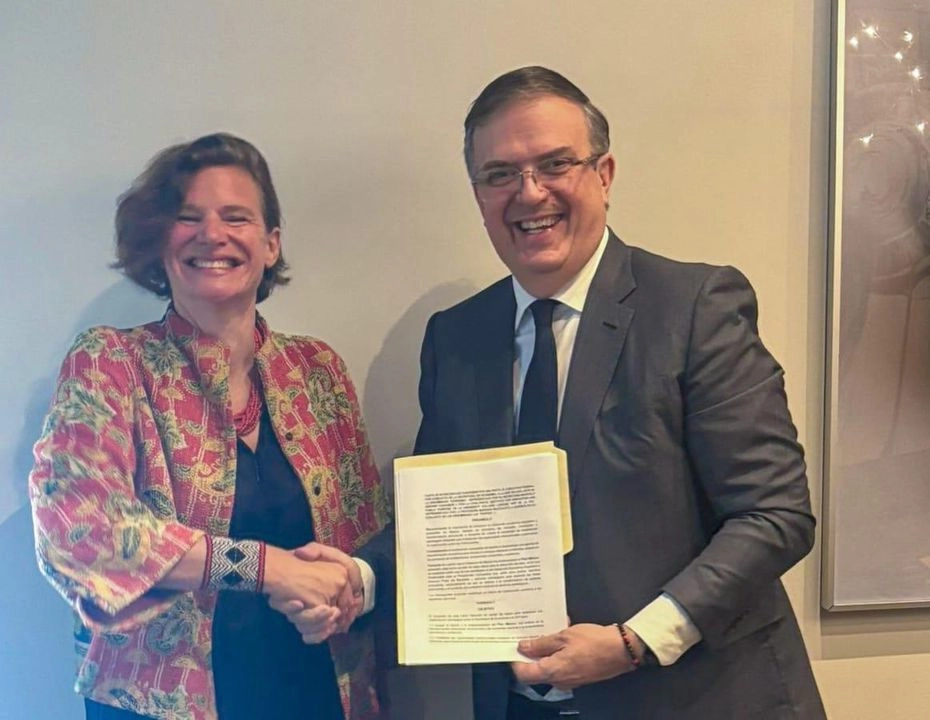 Más allá del entusiasmo diplomático, este gesto revela una problemática estructural: la persistente subordinación intelectual que condiciona la formulación de políticas públicas en México. Foto