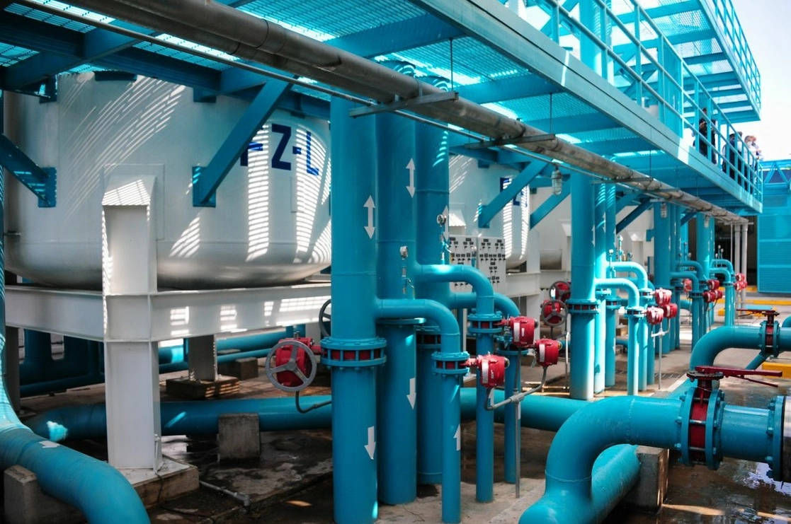 El Gobierno de la CDMX inauguró una planta potabilizadora en la alcaldía Iztacalco, con la que se busca combatir la escasez de agua que padecen distintas colonias de la demarcación, el 15 de junio de 2021. Foto Cuartoscuro