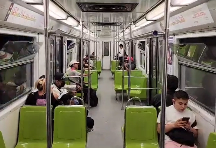 Personal del Metro CDMX realizó una inspección por el tramo sin encontrar alguna anomalía. Imagen tomada del video difundido por el Metro CDMX