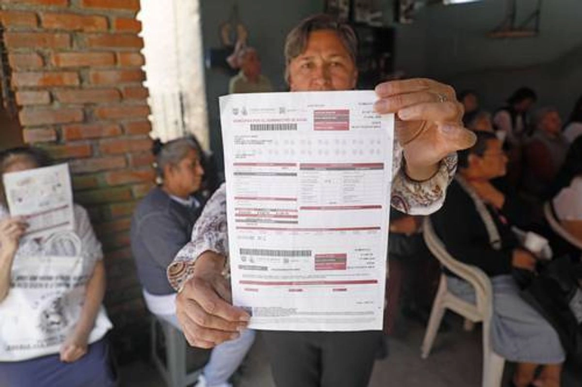 A pesar de no recibir agua durante semana, colonos de San Bartolo Ameyalco, en la alcaldía Álvaro Obregón, enfrentan tarifas de hasta 2 mil pesos. Foto  