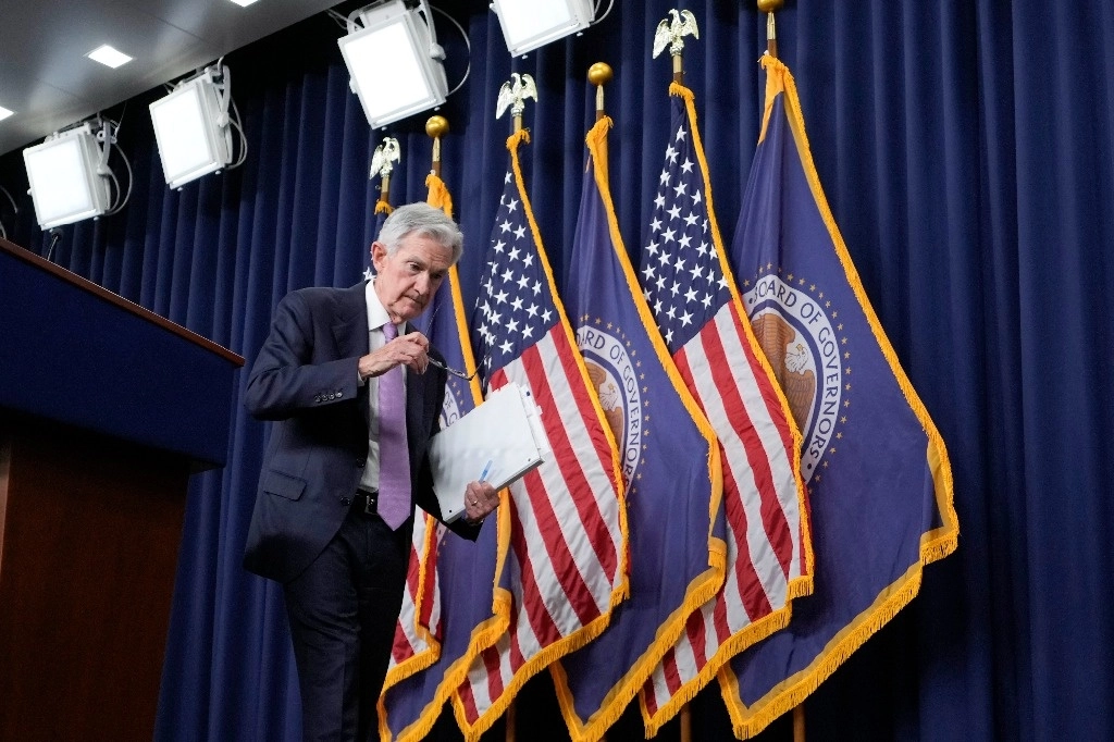  El presidente de la Junta de la Reserva Federal, Jerome Powell, se retira después de una conferencia de prensa en la Reserva Federal en Washington, el 18 de septiembre de 2024.  Foto Ap