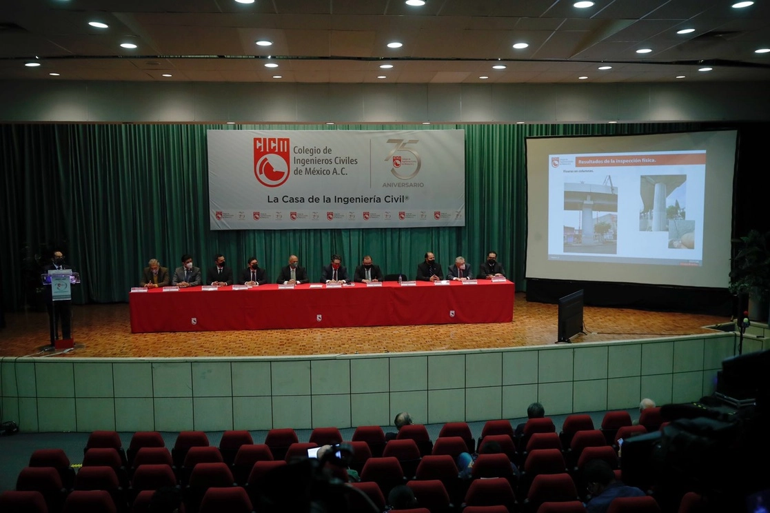 Presentación de resultados de la inspección física del tramo elevado de la Línea 12 del Metro, por parte del Colegio de Ingenieros Civiles de México, el 17 de junio de 2021. Foto Cristina Rodríguez