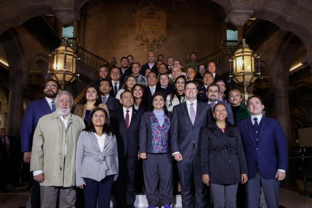 También se comprometió a crear una policía metropolitana que permita reforzar la vigilancia en la fronteras de las entidades del Valle de México, pues la ciudad no puede amurallarse. Foto @ClaraBrugadaM 