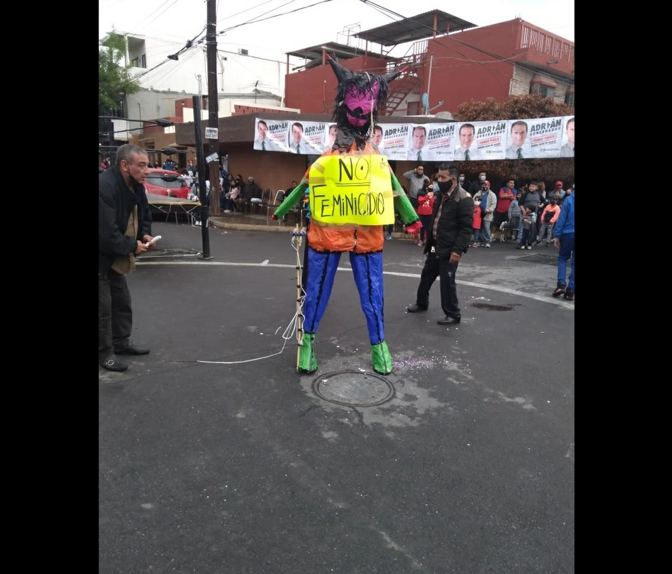 En la colonia Obrerista de Monterrey, NL se realizó la edición 79 de la "Quema de Judas". Foto Raúl Robledo