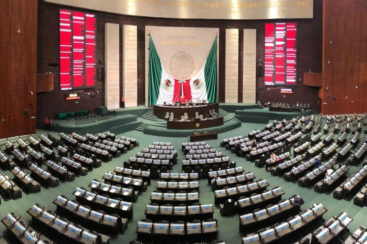 El salón de sesiones de la Cámara de Diputados, previo a la aprobación del nombramiento de cuatro consejeros electorales del INE, en la Ciudad de México, el 22 de julio de 2020. Foto Luis Castillo