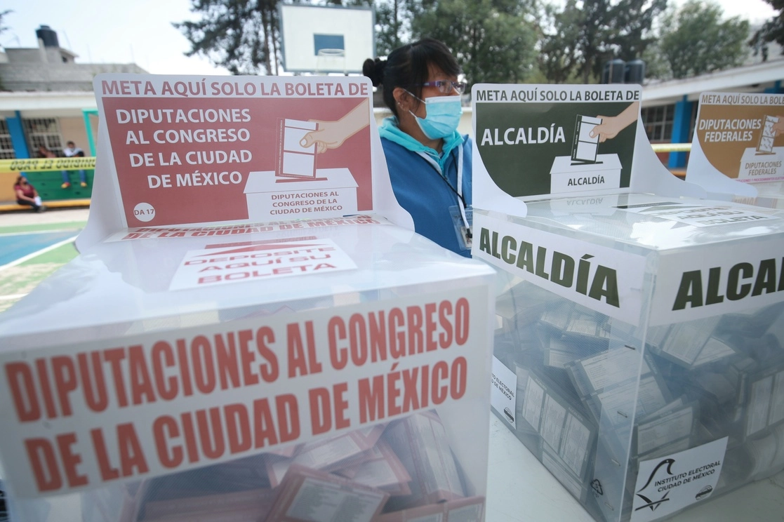 En imagen del 6 de junio de 2021, casilla instalada en el pueblo de Santa Cruz Xochitepec, de la alcaldía Xochimilco. Foto Luis Castillo