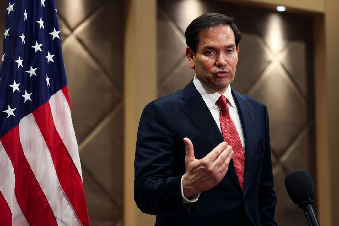 Marco Rubio, secretario de Estado de EU, habla con los medios tras una reunión de ministros de Asuntos Exteriores de la OTAN, en Antalya, Turquía, el 15 de mayo de 2025. Foto 