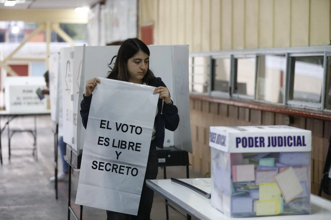 Funcionarios de casilla durante la elección en CDMX