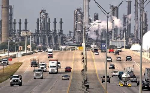 El incendio ocurrido en la refinería Deer Park de Petróleos Mexicanos no dejó lesionados y se investigan las causas. Foto Ap / Archivo