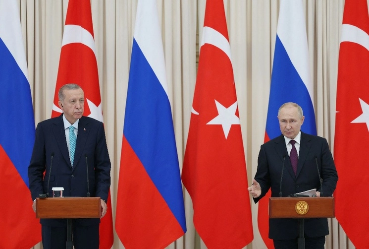 El presidente ruso Vladimir Putin y su homólogo turco Recep Tayyip Erdogan dando una conferencia de prensa conjunta después de una reunión en Sochi. Foto Afp