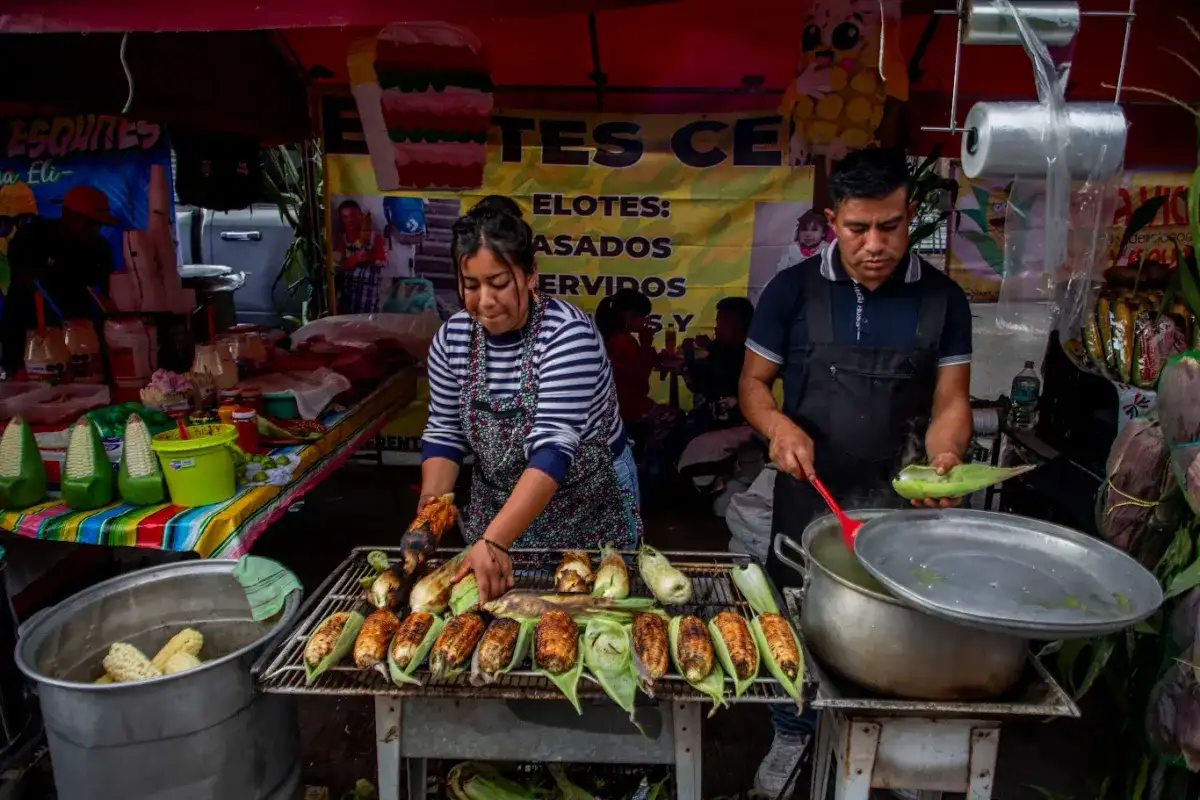 Con el lema “sin maíz no hay país”, los comerciantes de la Central de Abasto celebraron ayer la gastronomía mexicana basada en el elote. Foto 