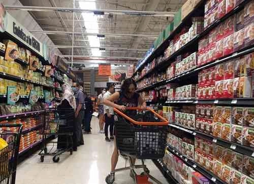 De no aplicar medidas contracicilicas que apoyen la recuperación económica, la contracción del producto interno bruto del país al cierre de este año será de hasta 12%, aseguró la Antad. Foto Guillermo Sologuren / Archivo