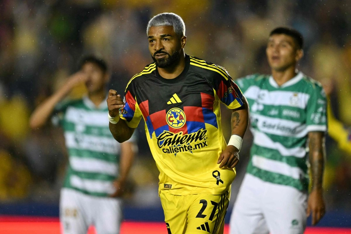 Con cuatro partidos seguidos sin caer, las Águilas suman 27 unidades y sólo esperan el resultado del duelo del domingo entre Monterrey y Tijuana. Foto