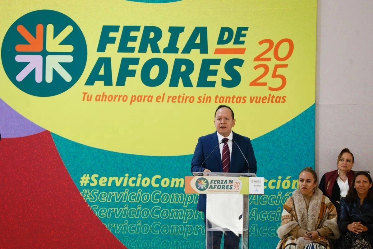 Julio César Cervantes Parra, presidente de la Comisión Nacional del Sistema de Ahorro para el Retiro, durante un evento, en imagen de archivo. Foto 