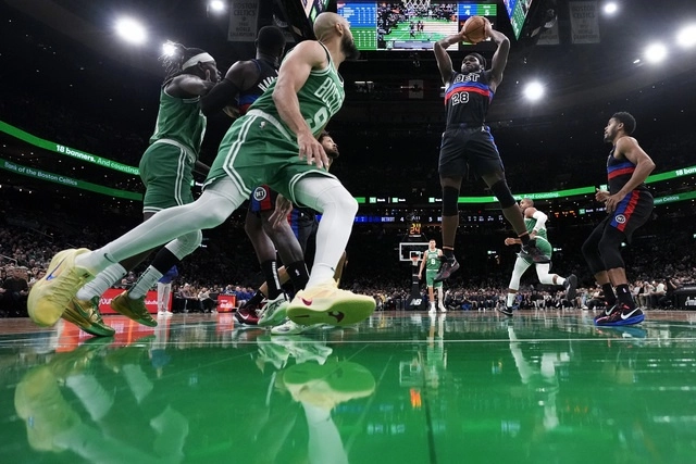 Pritchard encestó siete triples y alcanzó los 500 en su carrera, convirtiéndose en el décimo jugador de los Celtics en lograr esa marca. Foto Ap

