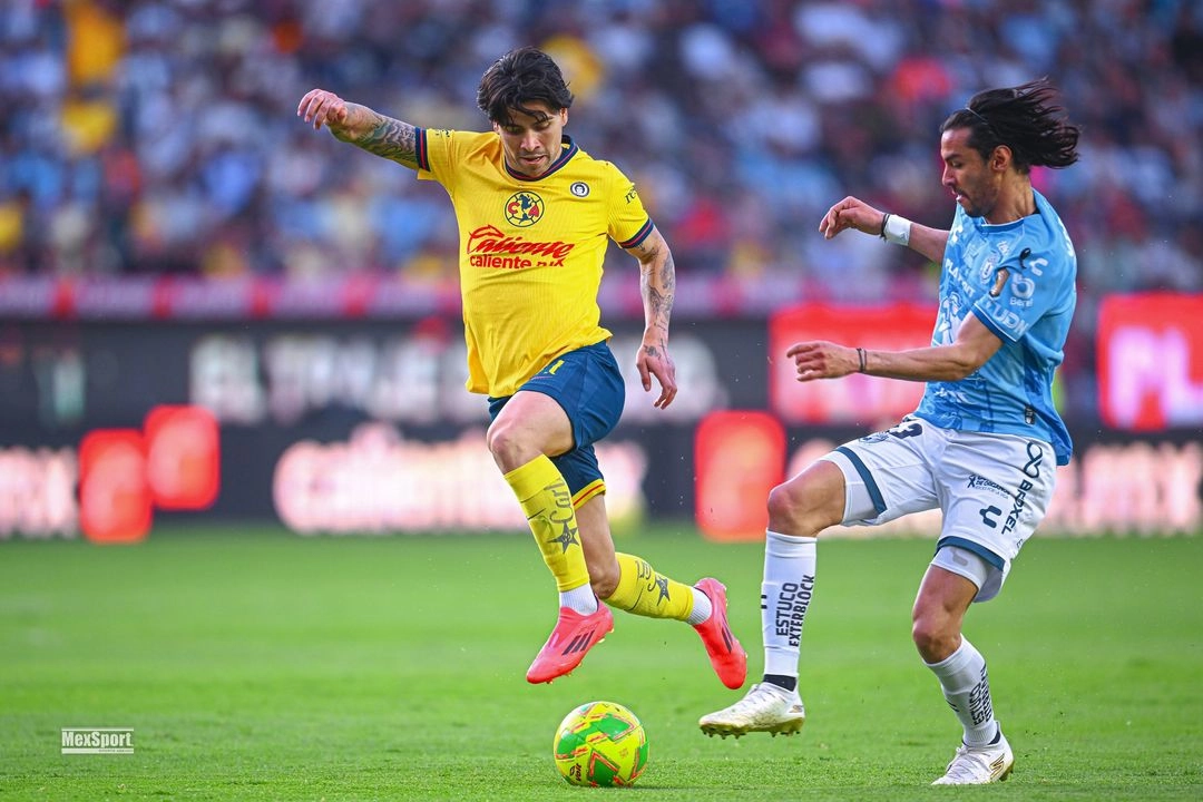 Una de las jugadas del encuentro deportivo que por una disputa entre Grupo Pachuca y Fox Sports no fue transmitido por ninguna televisora ni plataforma digital. Foto