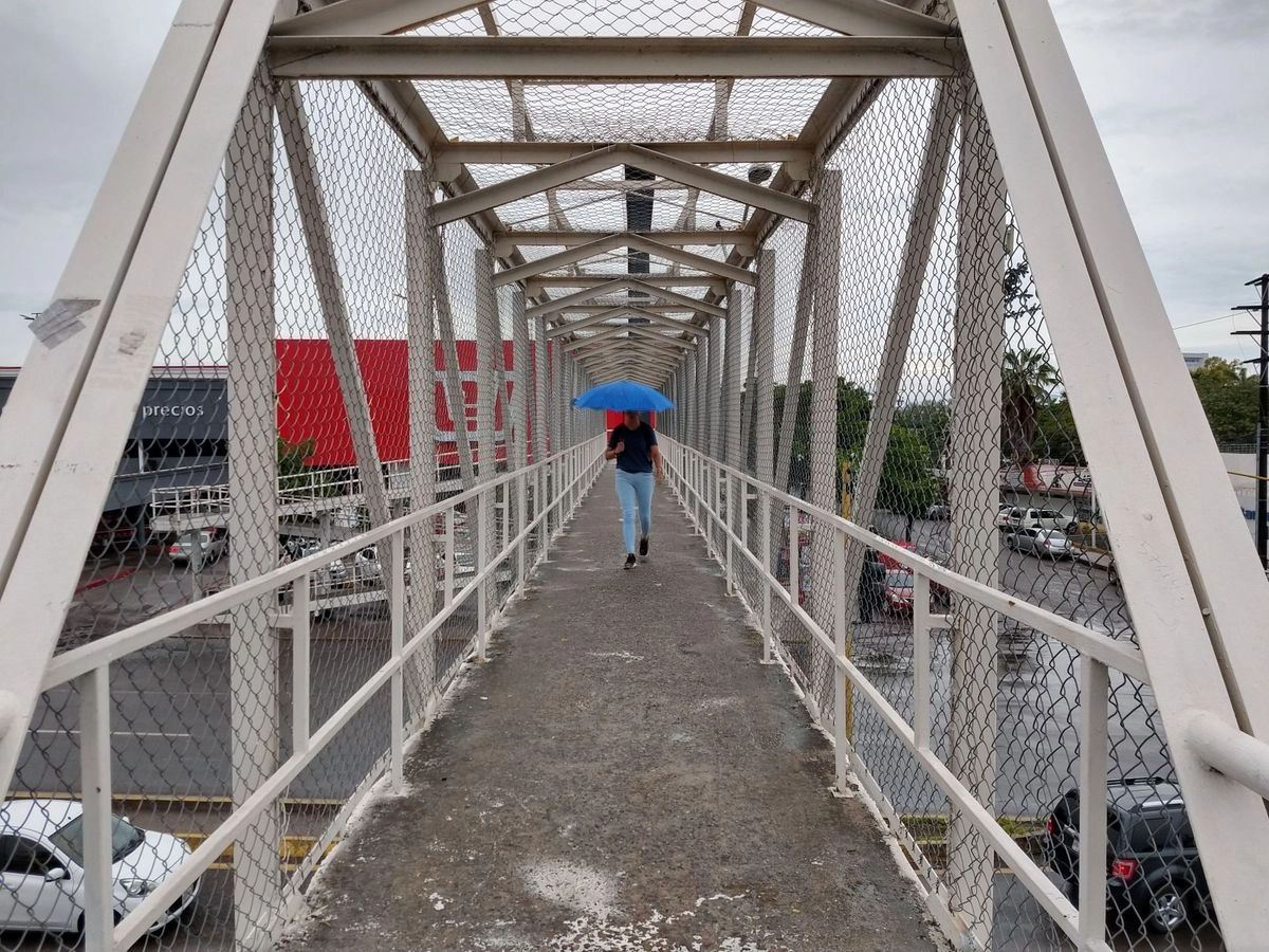 Protección Civil de Sinaloa exhortó a la población a extremar precauciones ante el pronóstico de que se mantendrán lluvias muy fuertes en los municipios de Escuinapa y Mazatlán. Foto