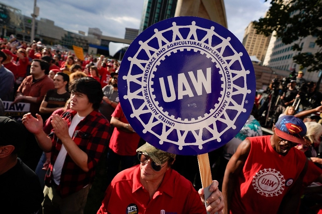 Miembros de United Auto Workers el pasado 15 de septiembre. Foto Ap