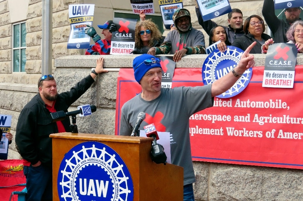 Mitin del sindicato automotriz United Auto Workers (UAW(, el pasado 5 de abril el Trenton, Nueva Jersey. Foto Ap.
