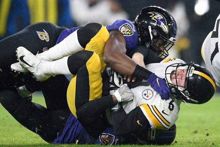 La mejora en las pensiones es uno de los beneficios en el nuevo acuerdo laboral en la NFL. Foto Ap  


