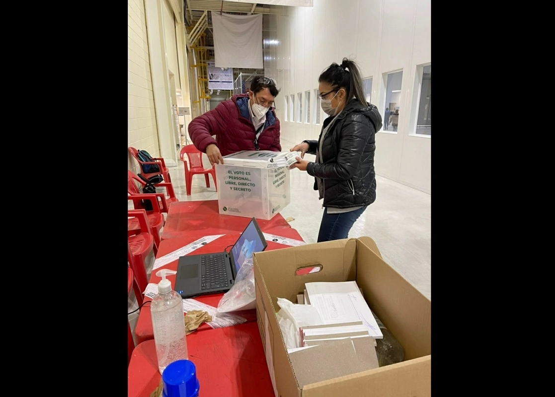 El INE participó como observador en la elección de sindicato de la planta GM en Silao, Guanajuato. Foto Cuartoscuro 