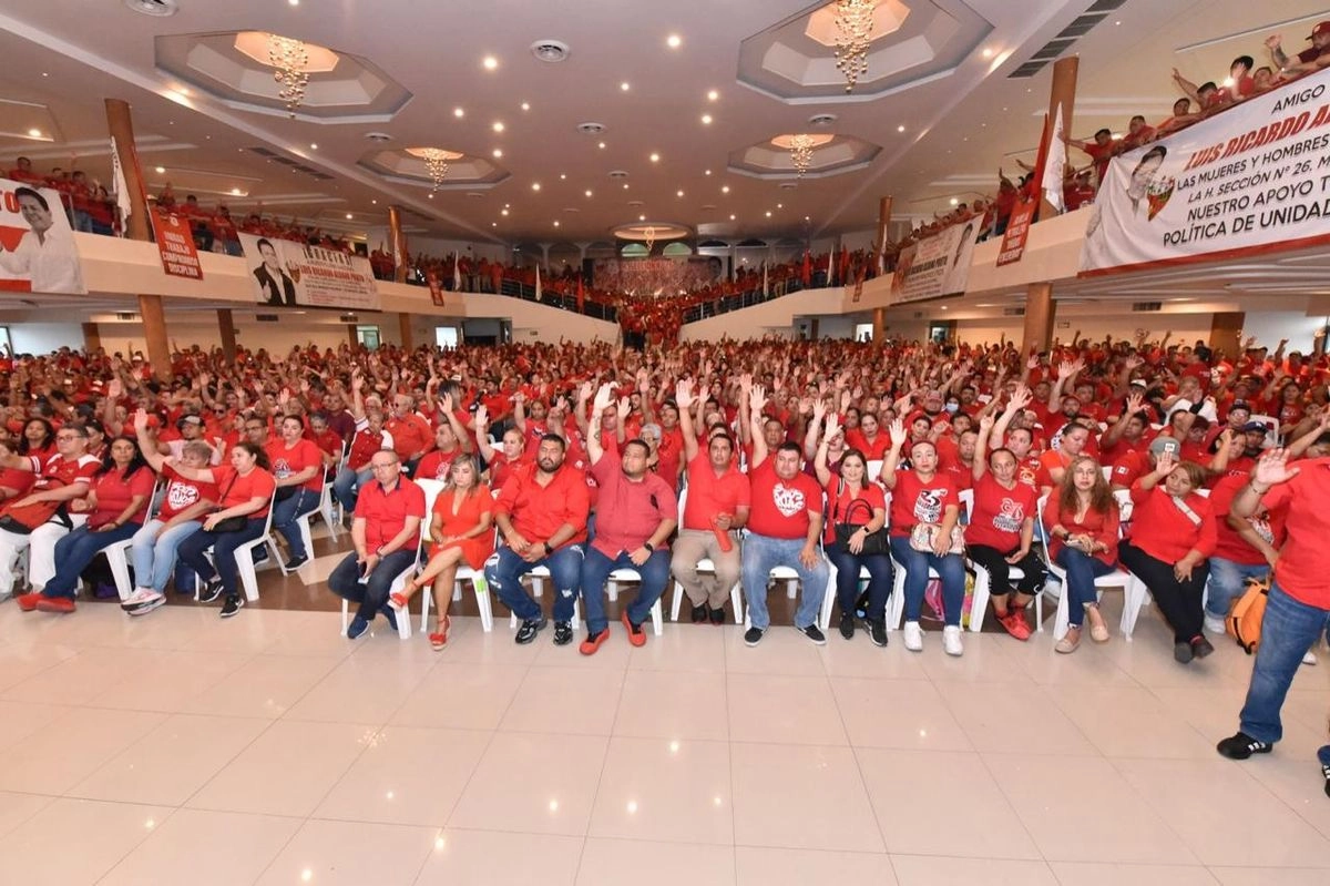 El Sindicato de Trabajadores Petroleros de la República Mexicana (STPRM) lleva a cabo la revisión contractual 2025-2027, por lo que solicitó al Tribunal Federal Laboral el aplazamiento de huelga por 30 días. Foto 