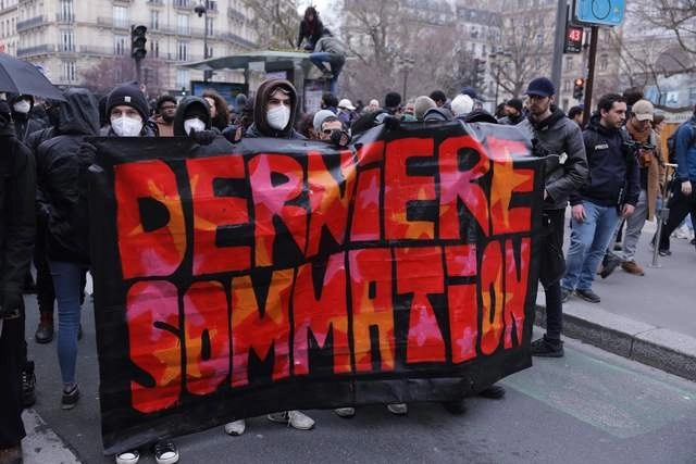 Protestas contra la reforma de las pensiones en la ciudad de París, Francia. Foto Afp
