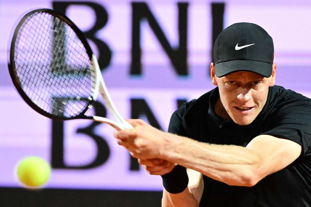 El italiano Jannik Sinner durante el partido ante el argentino Francisco Cerúndolo en el Masters 1000 de Roma, el 13 de mayo de 2025. Foto 