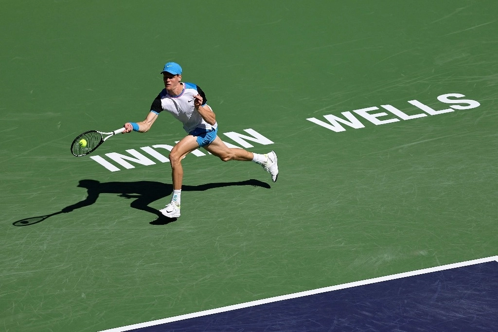 El número uno mundial masculino, Jannik Sinner, fue absuelto de culpa o negligencia tras no superar dos controles antidopaje, informó la Autoridad Internacional para la Integridad en el Tenis. Imagen del 8 de marzo de 2024. Foto Afp