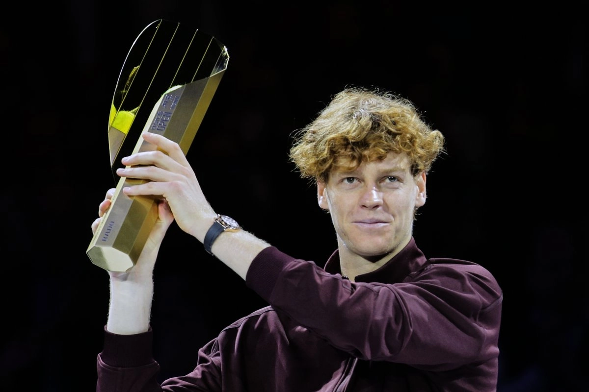 El italiano número dos del mundo, Jannik Sinner, derrotó a Alexander Zverev con sets de 3-6, 6-3, 7-5 para levantar el título del Torneo ATP 500 de Viena, el 26 de octubre de 2025. Foto 
