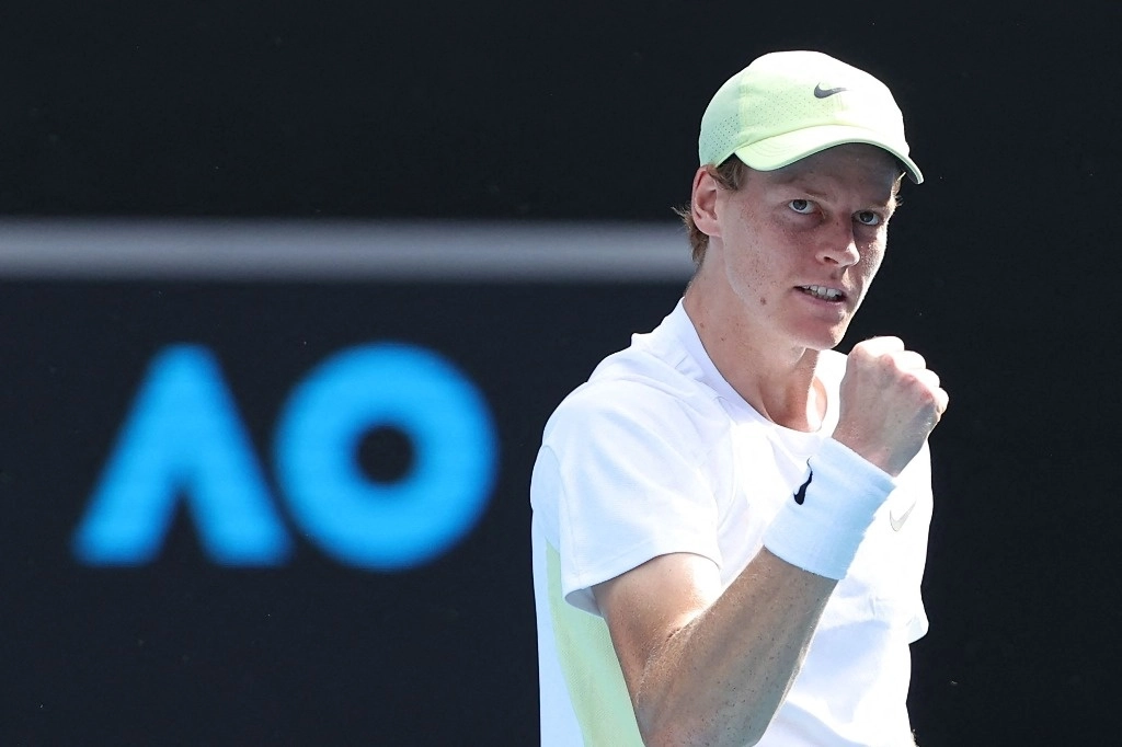 Jannik Sinner de Italia celebra el punto de partido contra Holger Rune de Dinamarca después del partido individual masculino en el noveno día del torneo de tenis Abierto de Australia en Melbourne el 20 de enero de 2025. Foto Afp