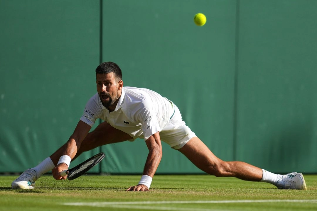 Novak Djokovic durante su partido de Wimbledon ante Flavio Cobolli, el 9 de julio de 2025. Foto 