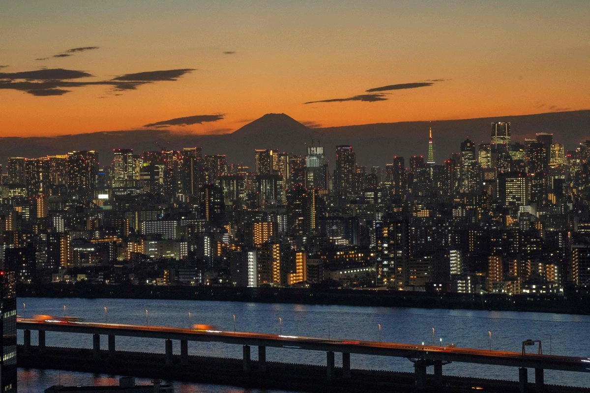 Un sismo de magnitud 5.7 se registró a 10 kilómetros de profundidad al este de Honshu, la isla principal de Japón, el 17 de noviembre de 2025. 