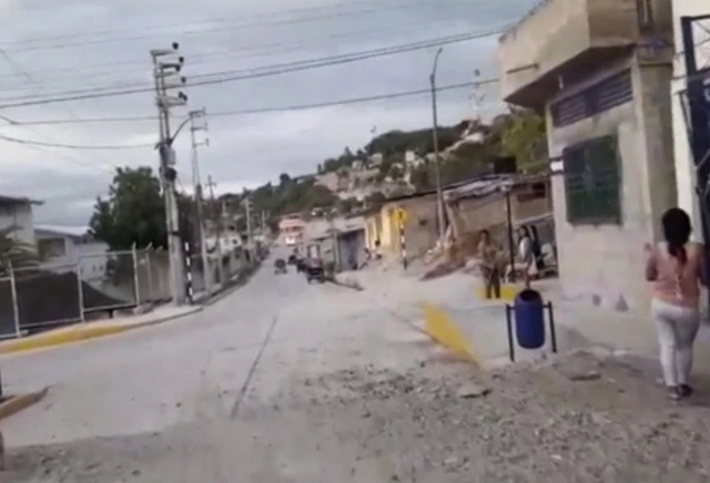 Durante el sismo de 7.5 registrado este domingo en Bagua, Perú. Foto Ap