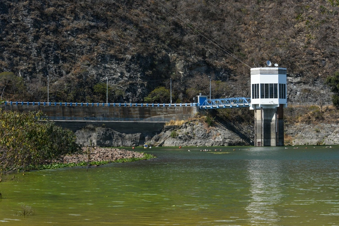 Aspectos Presa Valle de Bravo, una de las tres presas que comprende el Sistema Cutzamala. Foto Cuartoscuro 