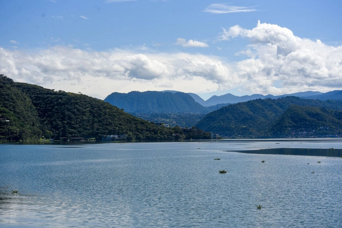 Presa Valle de Bravo, parte del Sistema Cutzamala, el 11 de octubre de 2025. Foto 