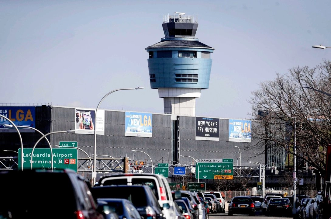 Torre de control del tráfico aéreo del aeropuerto LaGuardia en Nueva York, el 25 de enero de 2019. Foto 