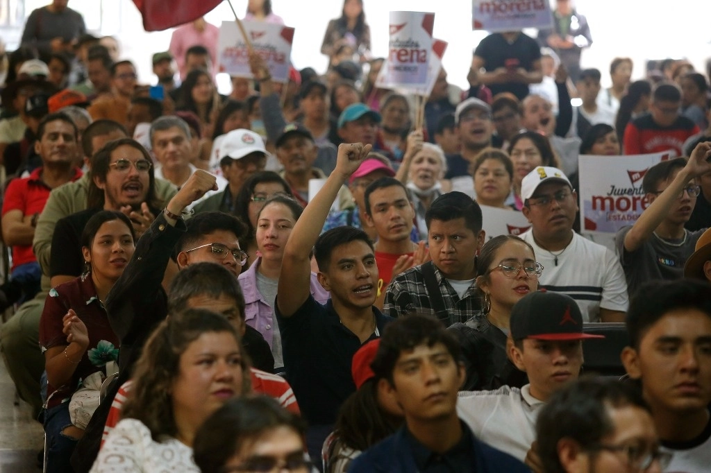 El sistema de oficios en México fue instaurado por el presidente López Obrador con el nombre Jóvenes Construyendo el futuro. Foto María Luisa Severiano