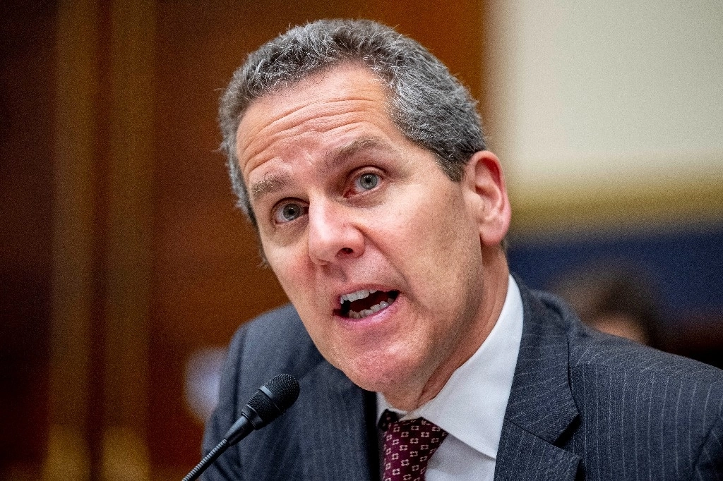 La quiebra del Silicon Valley Bank a comienzos de mes en EU es la demostración de que el sistema regulatorio bancario estadunidense "falló", reconoció el vicepresidente de la Reserva Federal encargado del sector, Michael Barr, ante el Congreso, el 29 de marzo de 2023. Foto Ap
