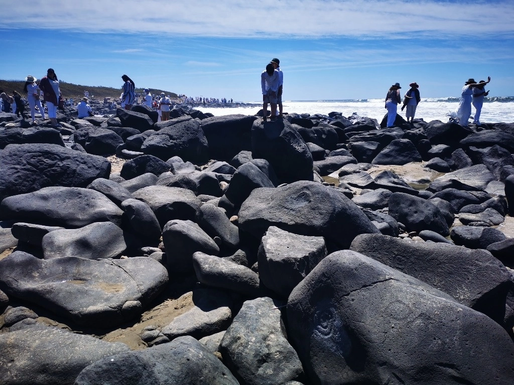 Con motivo de la entrada de la primavera muchas personas acuden al sitio arqueológico Las Labradas, en el estado de Sinaloa. Foto Irene Sánchez 