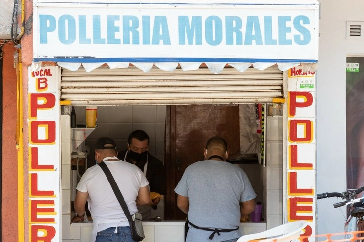 Local de venta de pollo ubicado en Polanco, en la CDMX. Foto Pablo Ramos 