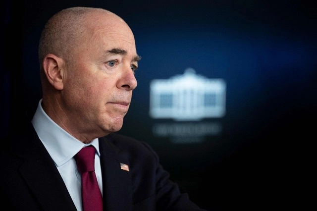 El jefe del DHS, Alejandro Mayorkas, reafirmó ante el Congreso de Estados Unidos que la frontera con México "es segura y no está abierta". Foto Afp / Archivo
